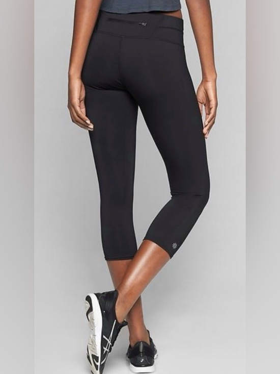 Athleta Pants - Athleta Dobby Sonar Capri Leggings
